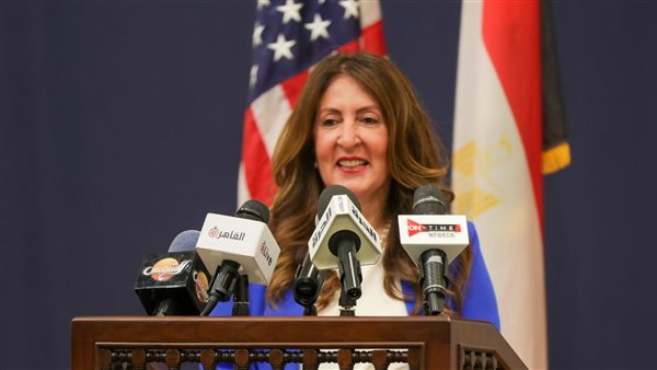 السفيرة الأمريكية