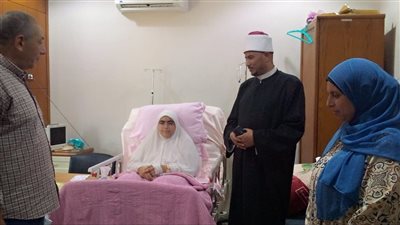 رئيس كفر الشيخ الأزهرية يطمئن على الطالبة 