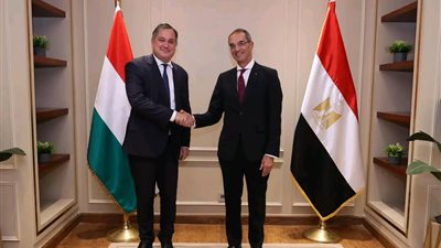 وزير الاتصالات: ندرس مع المجر إمكانية توطين صناعات خاصة بتقديم الخدمات على شبكة الألياف الضوئية