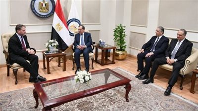 جلسة مباحثات مشتركة بين وزير البترول ونائب رئيس شركة بيكر هيوز