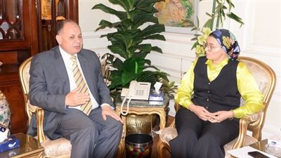 محافظ أسيوط يعلن دعمه الكامل لتفعيل التدريب الميداني لطلاب الجامعة وزيارة المشروعات القومية والتنموية