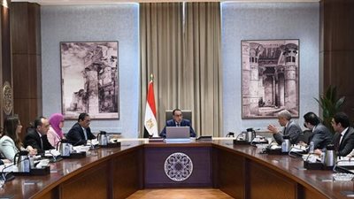 رئيس الوزراء يلتقي مسئولي مجموعة 