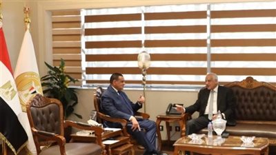 وزير التنمية المحلية يتابع مع محافظ الجيزة تنفيذ مشروعات الخطة الاستثمارية و