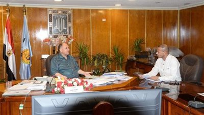 محافظ أسيوط يبحث مع التموين استعدادات عيد الأضحى المبارك ويوجه بتوفير احتياجات المواطنين