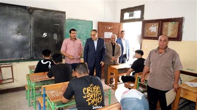 امتحانات الثانوية 2024.. محافظ الشرقية يتفقد اللجان بمدرسة أحمد عرابي الإعدادية