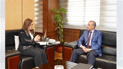 وزيرة التخطيط تناقش مع رئيس جهاز الإحصاء جهود وضع الاستراتيجية الوطنية 