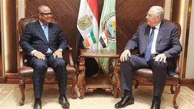 وزير الزراعة يبحث مع نظيره الغيني التعاون في الأنشطة الزراعية والبحوث التطبيقية 