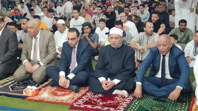 المحافظون ونوابهم يشهدون صلاة عيد الأضحى المبارك