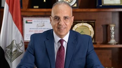 وزير الري يتابع أعمال تطهير مجرى النيل وفرعيه ويؤكد استقرار الأوضاع