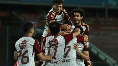 الأهلي يصعد إلى المركز الثاني بعد الفوز على الداخلية 