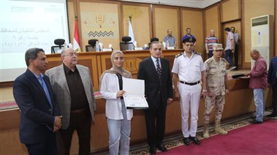 محافظ كفرالشيخ يكرم  المتميزين من أبناء المحافظة بالمجلس التنفيذى