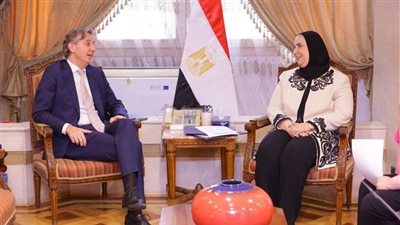 وزيرة التضامن والممثل لبرنامج الأمم المتحدة يناقشان التمكين الاقتصادي والوعي المجتمعي 