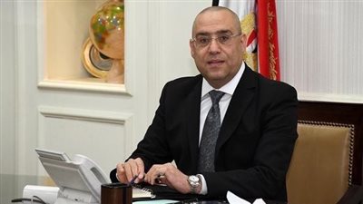 رئيس حزب الجبهة الوطنية يدلي بصوته في انتخابات 