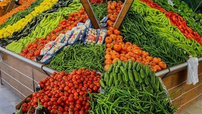 أسعار الفاكهة والخضروات اليوم الجمعة في الأسواق 