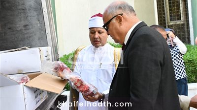 محافظ قنا يشهد استلام لحوم صكوك الأضاحي تمهيدا لتوزيعها علي المستحقين