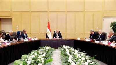 كامل الوزير: الإهتمام بتدريب وتأهيل القوي البشرية لاعادة تشغيل المصانع المتعثرة