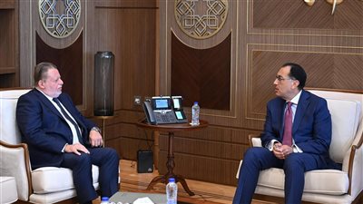 رئيس الوزراء يلتقي محافظ البنك المركزي ويؤكدان استمرار التنسيق لزيادة الحصيلة الدولارية