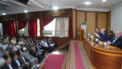 محافظ كفرالشيخ يعقد اول اجتماع مع قيادات المحافظة التنفيذية