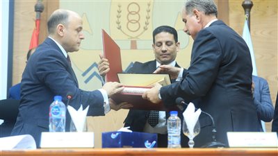 محافظ كفرالشيخ يكرم اللواء 