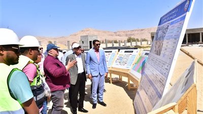 محافظ الأقصر يتفقد مشروعات تنموية في قطاعات الطرق والنقل والصحة والسياحة والمرافق بالقرنة
