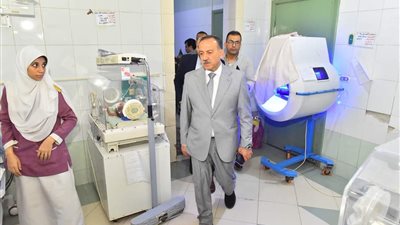 محافظ أسيوط يحيل مدير مستشفى الصحة الانجابية بمنفلوط و 5 أطباء للتحقيق 