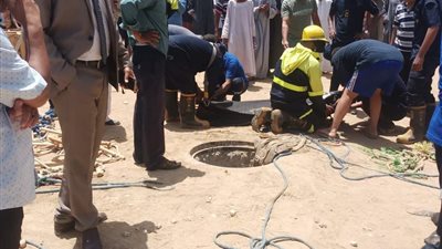 الأقصر.. انتشال 3 جثث لعمال داخل بيارة صرف صحي في نجع الفتاتيح بالطود
