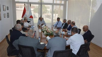 وزير قطاع الأعمال العام يجتمع بالأعضاء المنتدبين للشركات القابضة للصناعات المعدنية 