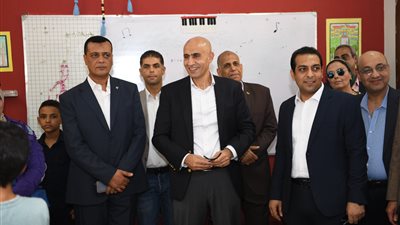 وزير التعليم ونائب محافظ قنا يتفقدان عدداً من المدارس 