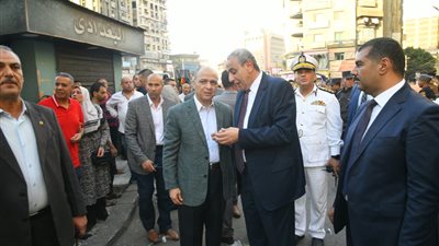 محافظ الغربية يتابع جهود السيطرةعلى حريق محال شارع البورصة..ويشكل لجنة لفحص التلفيات