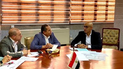 وزير التعليم يناقش مع قيادات هيئة الأبنية التعليمية الاستعدادات لجاهزية المدارس لاستقبال الدراسي الجديد 