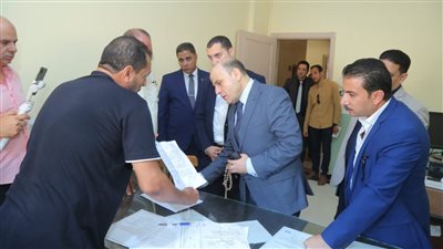 محافظ كفرالشيخ يفاجئ بزيارته الوحدة المحلية لمدينة سيدي غازي ويلتقي المواطنين