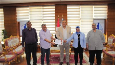 رئيس جامعه كفرالشيخ يكرم كليتي الطب البيطري والزراعة 