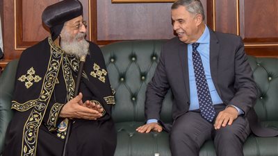 لتهنئته بمنصبه.. البابا تواضروس الثاني يزور محافظ الإسكندرية
