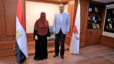محافظ سوهاج يستقبل طبيبة المراغة ويؤكد احترامه وتقديره للقطاع الصحي