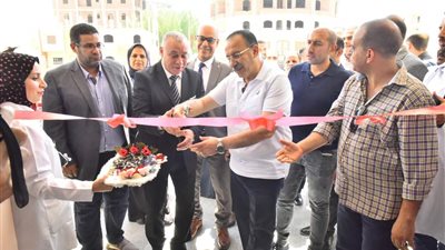 « أبو النصر » يفتتح المجمع الطبي للتأمين الصحي بأسيوط الجديدة