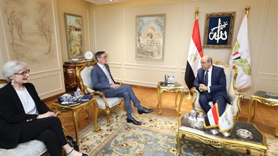 مباحثات مصرية- فرنسية لدعم التعاون المشترك في مختلف أنشطة الطيران المدني 