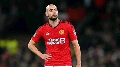 مانشستر يونايتد يقرر عدم تفعيل بند شراء لاعب الوسط المغربي