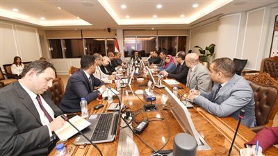 الشربيني يجتمع بشركات التسويق العقاري لمتابعة مشروعات المدن الجديدة