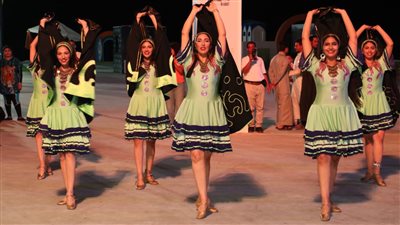 بالصور..فلكلور بحري وعصا الصعيد في انطلاق ثاني أسابيع قصور الثقافة بمهرجان العلمين