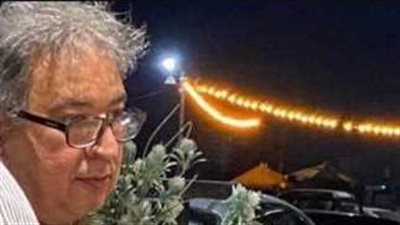 شبيه نور الشريف يصعق الجمهور بقوة التشابه بينهما ويذكر الجميع بالفنان الراحل