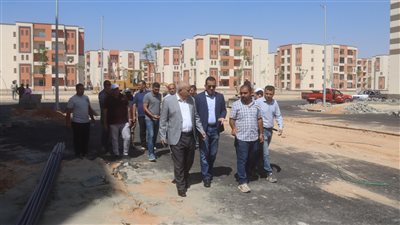 مساعد نائب رئيس الهيئة لقطاع التنمية يتفقد المشروعات القومية بالعاشر من رمضان