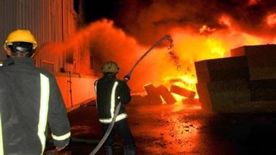 السيطرة على حريق داخل مصنع دهانات وكيماويات بمدينة 6 أكتوبر (صور)