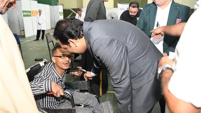 برعاية مصر الخير.. نائب محافظ قنا يتفقد قافلة طبية لذوى الاحتياجات الخاصة