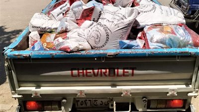 ضبط 93 شيكارة علف حيواني منتهية الصلاحية خلال حملة رقابية مفاجئة بأسيوط 