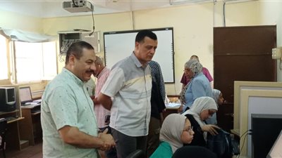 وكيل تعليم بقنا يشهد امتحانات القبول للمدارس التكنولوجية التطبيقية