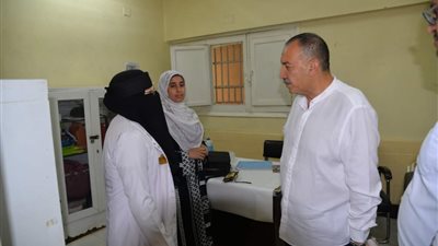 محافظ أسيوط: يفاجئ العاملين بالمركز الصحي الحضري ومركز علاج الفيروسات الكبدية ويحيل بعض العاملين بمركز الفيروسات للتحقيق