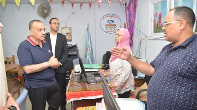محافظ أسيوط يتفقد سير العمل بالمركز التكنولوجي بحى شرق 