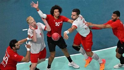 رئيس الأولمبية المصرية يهنئ منتخب الناشئين لكرة اليد بعد التتويج بالمركز الخامس عالمياً
