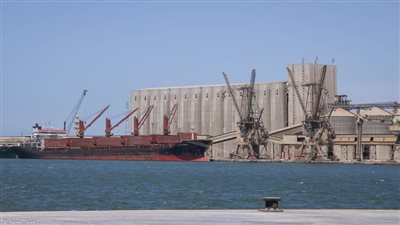 ميناء دمياط البحري: تداول 34 سفينة حاويات وبضائع عامة
