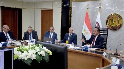 وزير قطاع الأعمال يوجه بزيادة حجم الأعمال وحسن إدارة المشروعات واستغلال الأصول